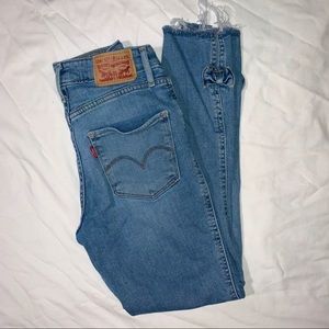 721 High Rise Skinny Levi’s 25 ankle cut!